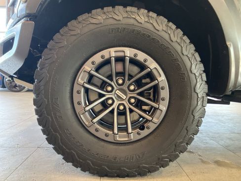 Certified 2019 Ford F150 Raptor w/ Equipment Group 801A Mid image 9