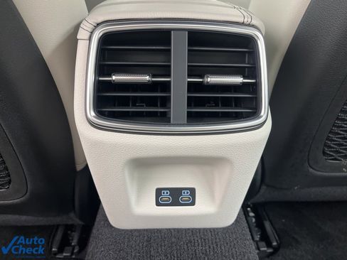 Used 2025 Genesis G70 2.5T image 23