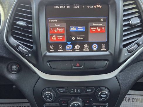 Used 2015 Jeep Cherokee Trailhawk w/ Comfort/Convenience Group AWD/4WD image 24