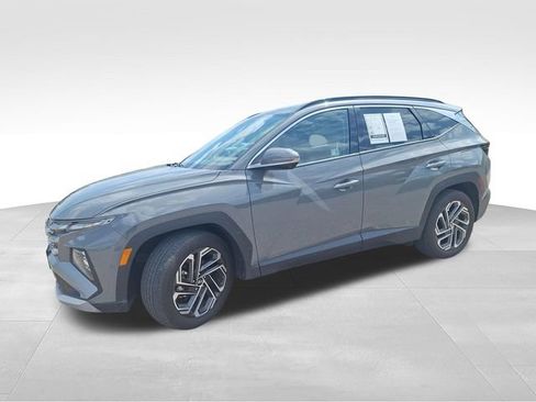 Used 2025 Hyundai Tucson Limited FWD image 3