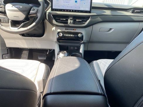 Certified 2024 Ford Escape Platinum w/ Premium Technology Package image 29