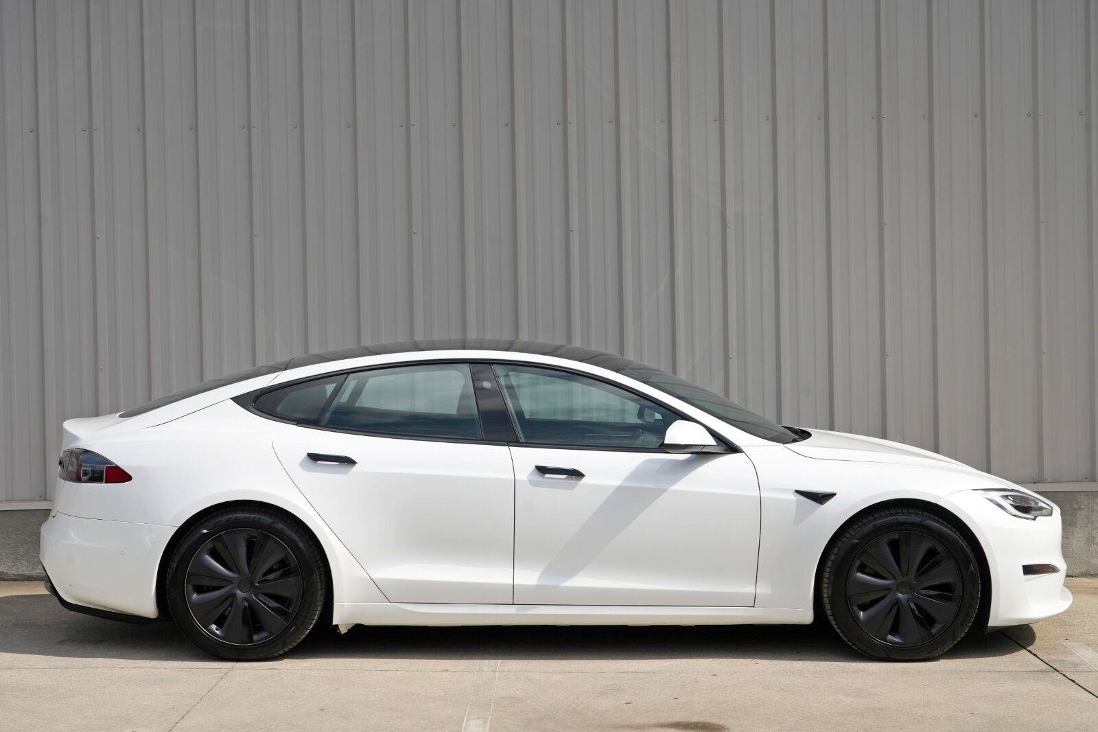 Used 2022 Tesla Model S AWD/4WD image 58