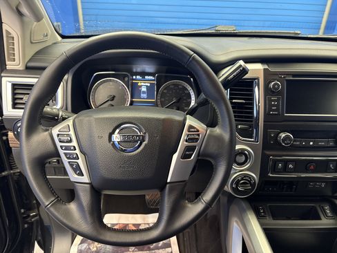 Used 2019 Nissan Titan SL w/ Chrome Package image 15