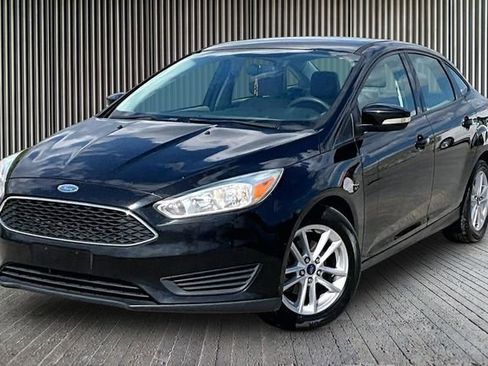 Used 2015 Ford Focus SE FWD image 1