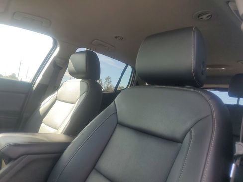 Used 2021 GMC Acadia SLT w/ Elevation Edition image 28