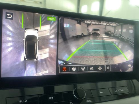 Used 2025 Nissan Rogue SL w/ Tech Package image 12