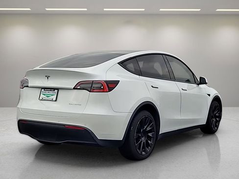 Used 2020 Tesla Model Y Long Range image 8