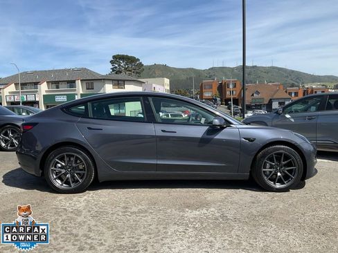 Used 2023 Tesla Model 3 Standard Range image 3