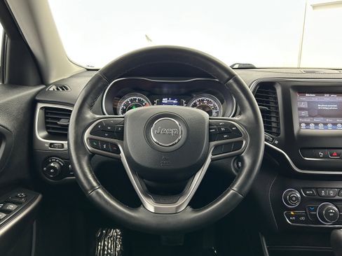 Used 2019 Jeep Cherokee Latitude Plus w/ Cold Weather Group AWD/4WD image 15