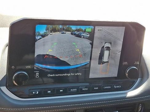 Used 2023 Nissan Rogue SL w/ SL Premium Package image 19