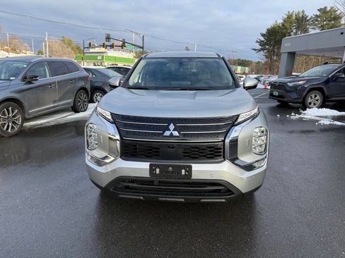 Used 2024 Mitsubishi Outlander SE image 3