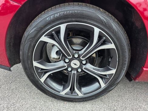 Used 2019 Chevrolet Cruze LT w/ RS Package image 18