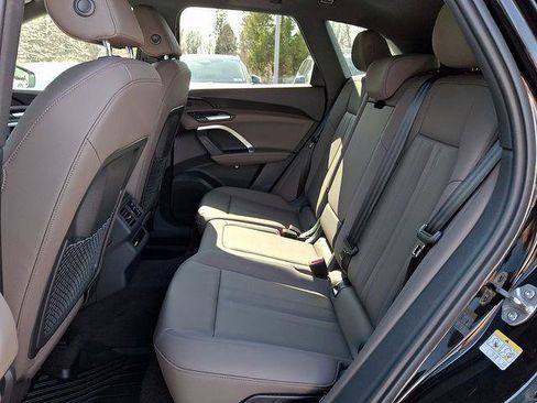 Certified 2025 Audi Q5 Premium w/ Convenience Package AWD/4WD image 10