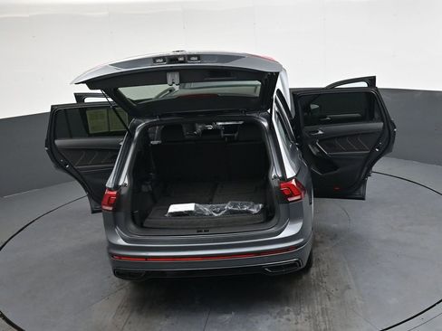 Used 2022 Volkswagen Tiguan SE R-Line image 44