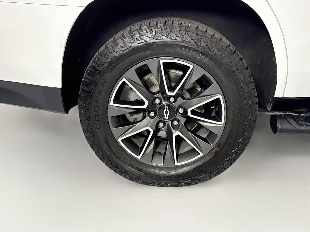 Used 2022 Chevrolet Tahoe Z71 w/ Luxury Package AWD/4WD image 33
