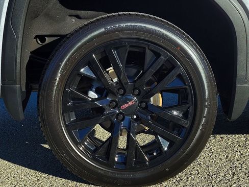 Used 2022 GMC Sierra 1500 Denali w/ Denali Premium Package image 9