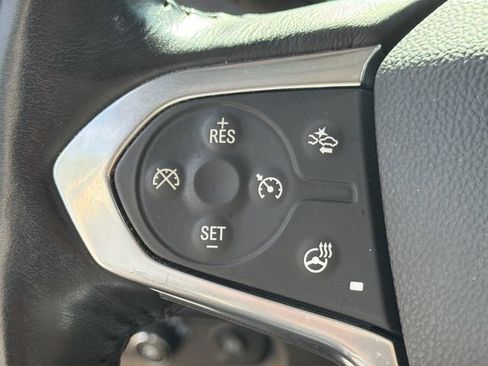 Used 2021 Chevrolet Traverse Premier FWD image 27