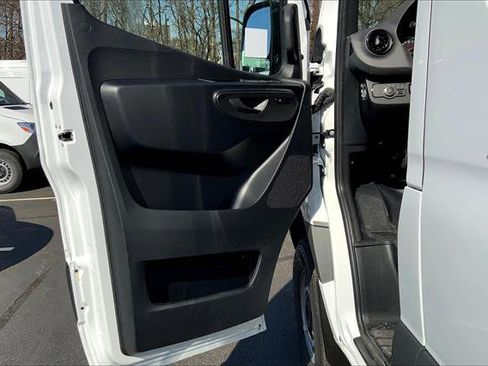 Used 2024 Mercedes-Benz Sprinter 2500 image 51