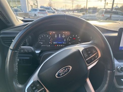 Used 2022 Ford Explorer XLT image 10