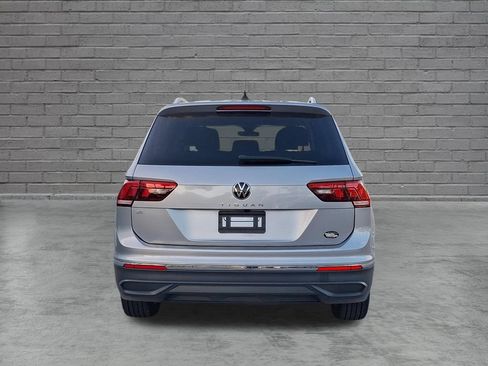 Used 2024 Volkswagen Tiguan SE FWD image 9