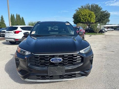 Used 2023 Ford Escape ST-Line w/ Tech Pack #1 AWD/4WD image 2