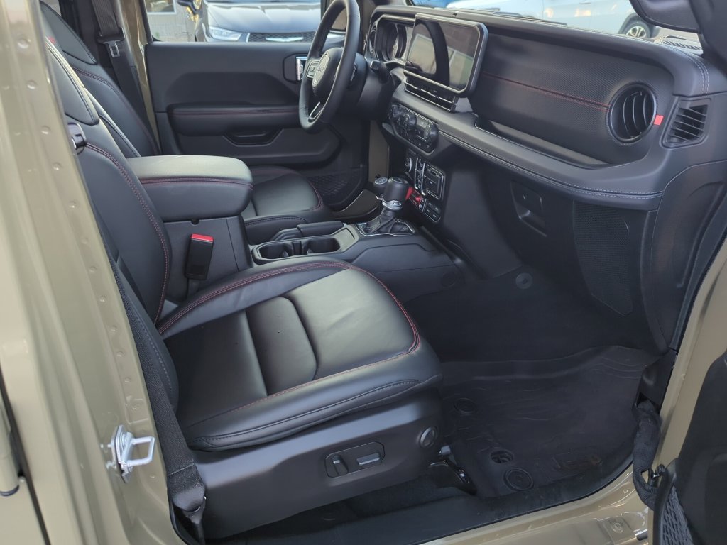 Used 2025 Jeep Gladiator Rubicon w/ Convenience Group AWD/4WD image 44
