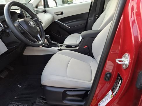 Used 2022 Toyota Corolla Cross LE image 24