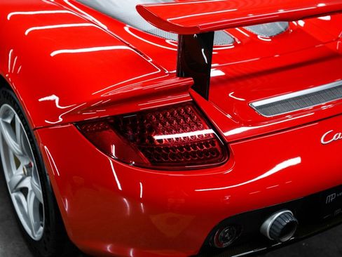 Used 2005 Porsche Carrera GT RWD image 9
