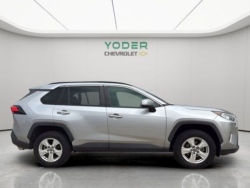 Used 2021 Toyota RAV4 XLE w/ Carpet Mat Package (TMS) image 4