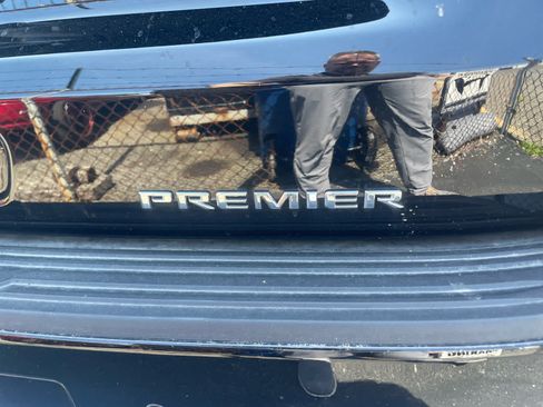 Used 2023 Chevrolet Tahoe Premier w/ Premium Package 2 AWD/4WD image 6