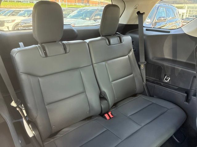 Used 2025 Ford Explorer Active w/ Active Comfort Package RWD image 29