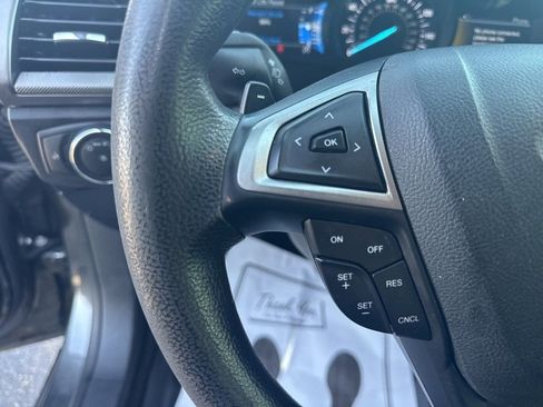 Used 2018 Ford Fusion SE w/ Fusion SE Technology Package FWD image 8