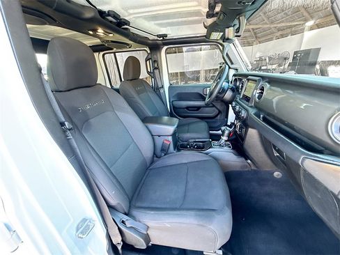 Used 2023 Jeep Gladiator Overland image 32