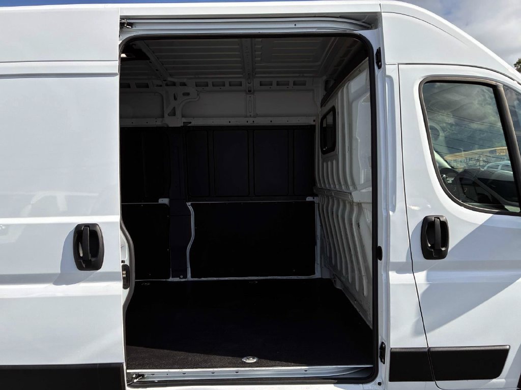 Used 2025 RAM ProMaster 3500 w/ Convenience Group FWD image 11