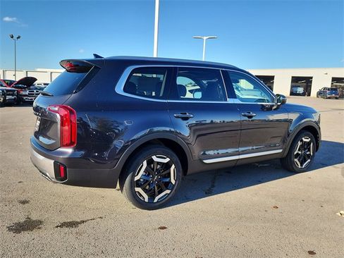 New 2025 Kia Telluride S image 2