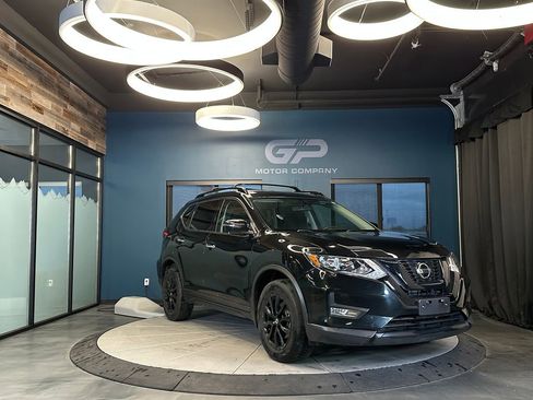 Used 2018 Nissan Rogue SV w/ Premium Package AWD/4WD image 1