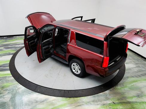 Used 2019 Chevrolet Suburban LT RWD image 41