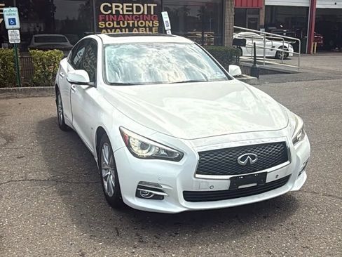 Used 2015 INFINITI Q50 Premium w/ Deluxe Touring Package image 3