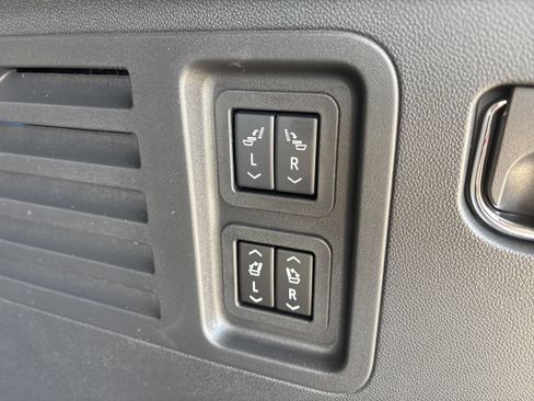 New 2026 Chevrolet Traverse RS w/ LPO, Floor Liner Package FWD image 19