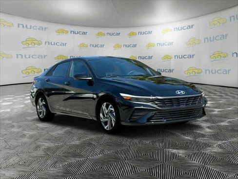 Certified 2025 Hyundai Elantra Sport image 11