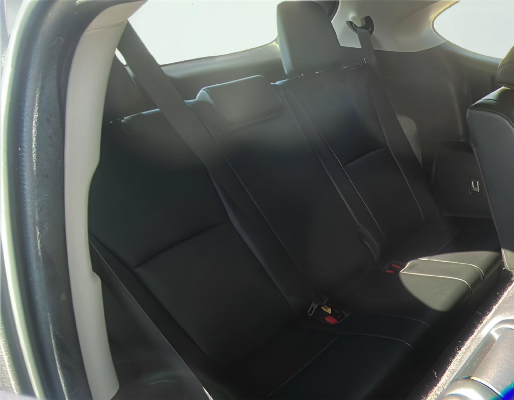 Used 2022 Toyota Highlander XLE AWD/4WD image 4