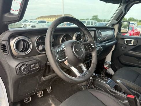 Used 2018 Jeep Wrangler Unlimited Sahara w/ LED Lighting Group AWD/4WD image 12