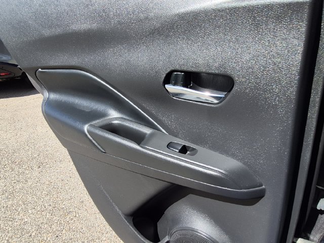 Used 2019 Nissan Kicks SR w/ SR Premium Package FWD image 19