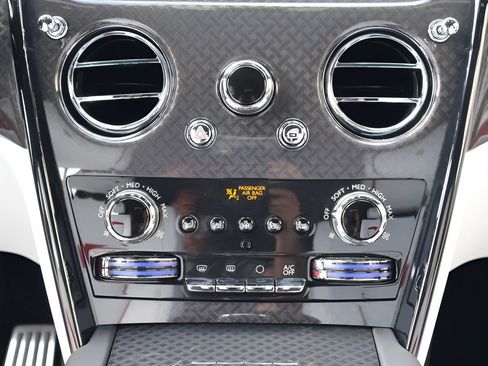 New 2026 Rolls-Royce Cullinan Black Badge AWD/4WD image 19