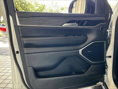 Used 2024 Jeep Wagoneer Series II w/ Flexible Seating Group RWD image 2