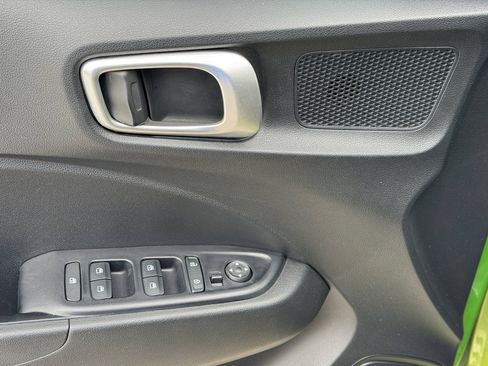 Used 2022 Hyundai Venue SEL w/ Cargo Package image 14