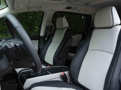 Used 2026 Honda Odyssey Elite image 17