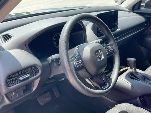 Used 2025 Honda HR-V LX image 9