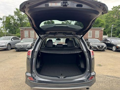 Used 2018 Toyota RAV4 Limited FWD image 32
