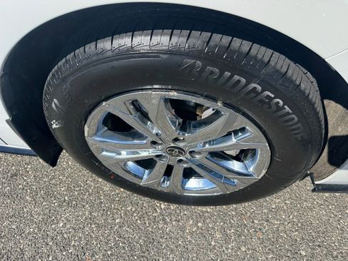 Used 2023 Toyota Sienna XSE AWD/4WD image 17